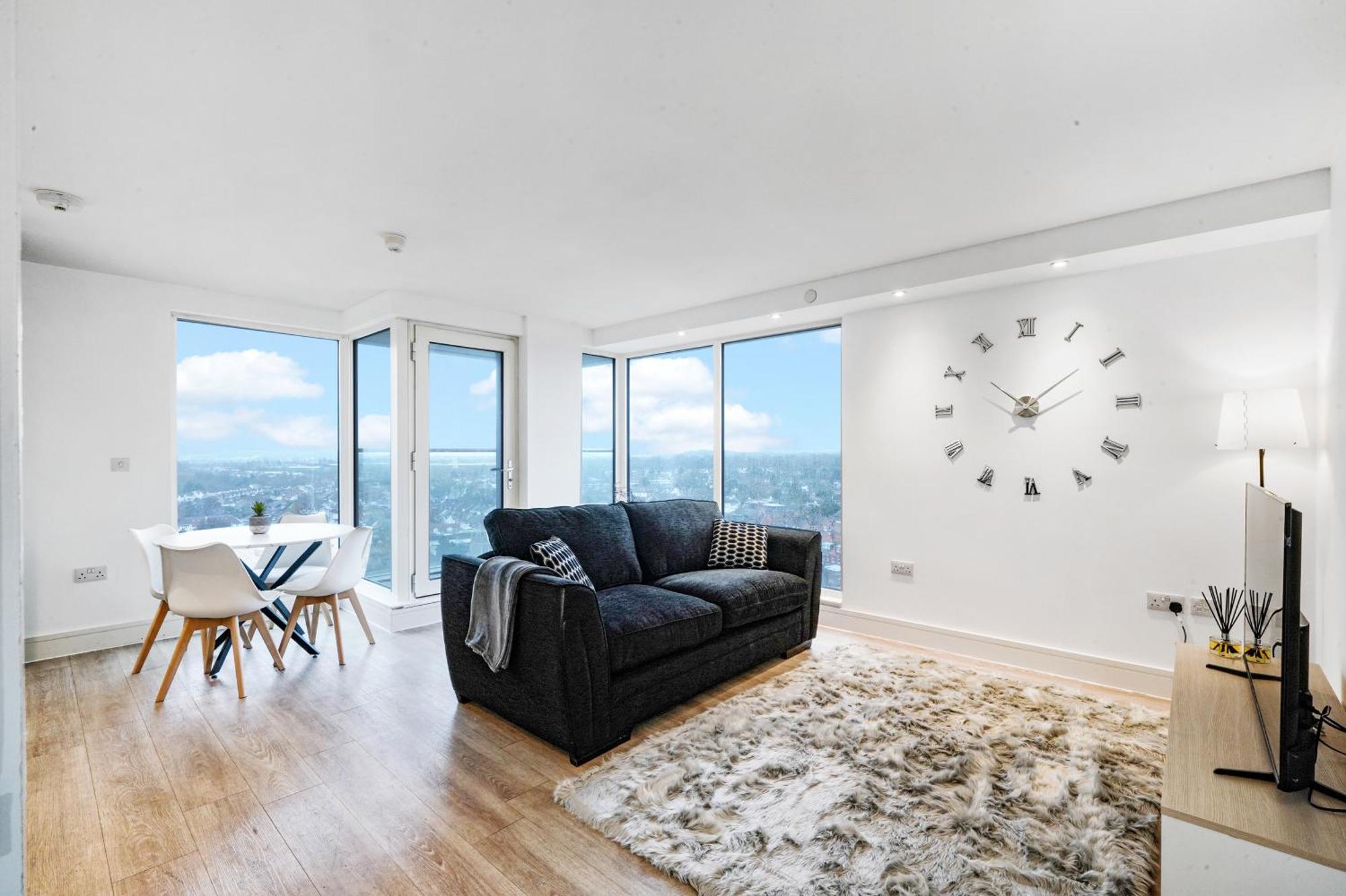Luxury Apartment With Stunning Views On 10Th Floor Эджвар Экстерьер фото